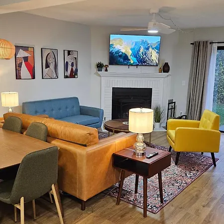 North Columbus Townhouse - Central, Updated, Fireplace