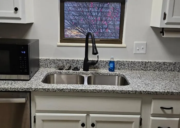 North Townhouse - Central, Updated, Fireplace *