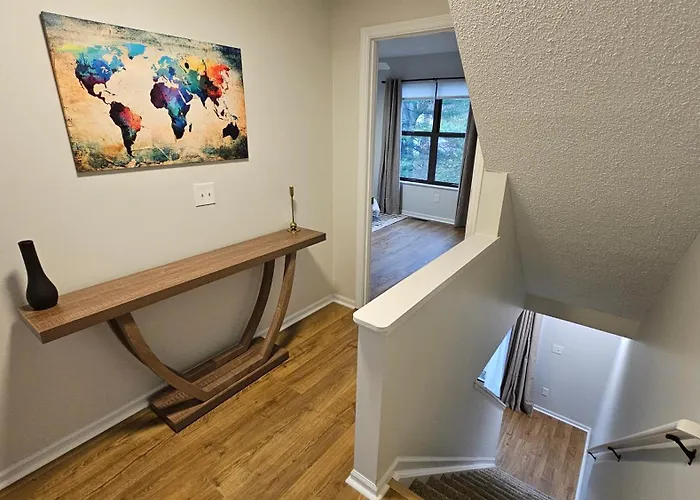 Holiday home North Townhouse - Central, Updated, Fireplace *
