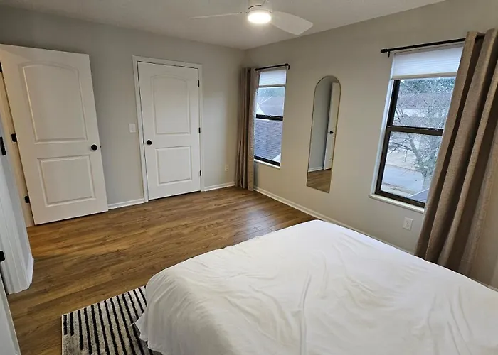 North Townhouse - Central, Updated, Fireplace * Columbus