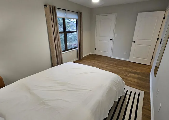 North Townhouse - Central, Updated, Fireplace Holiday home Columbus