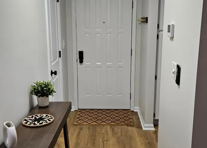 North Townhouse - Central, Updated, Fireplace * Columbus