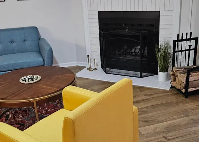Holiday home North Townhouse - Central, Updated, Fireplace *