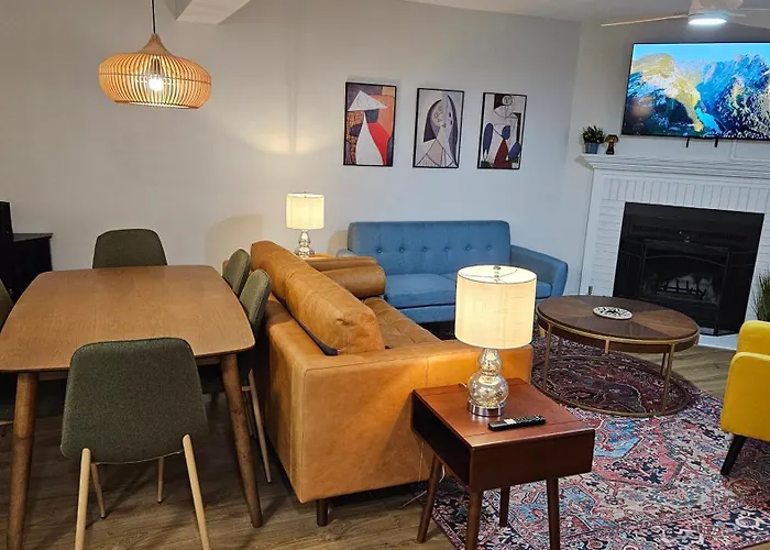 North Townhouse - Central, Updated, Fireplace *
