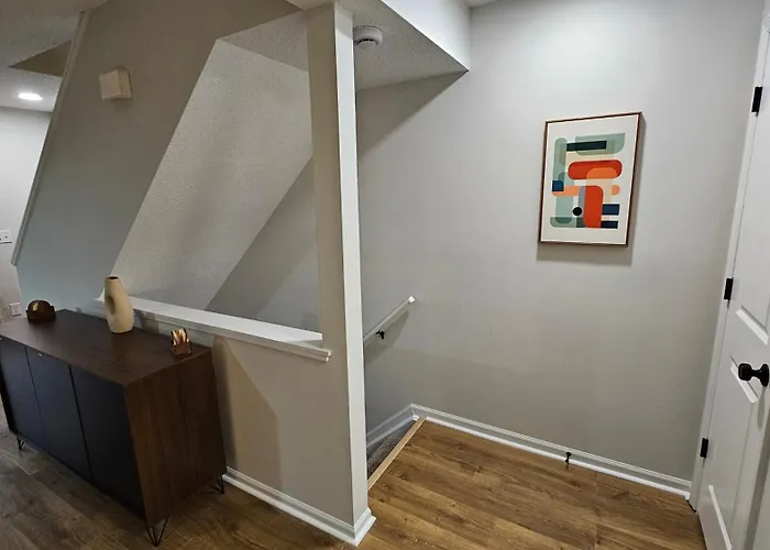 North Townhouse - Central, Updated, Fireplace * Columbus