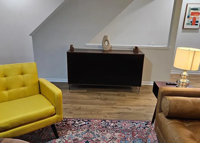 North Townhouse - Central, Updated, Fireplace * Columbus