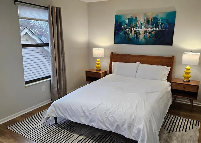 North Townhouse - Central, Updated, Fireplace Holiday home