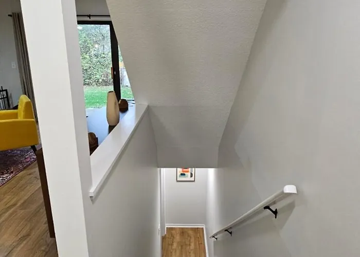 North Townhouse - Central, Updated, Fireplace