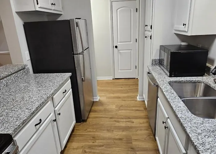 Holiday home North Townhouse - Central, Updated, Fireplace