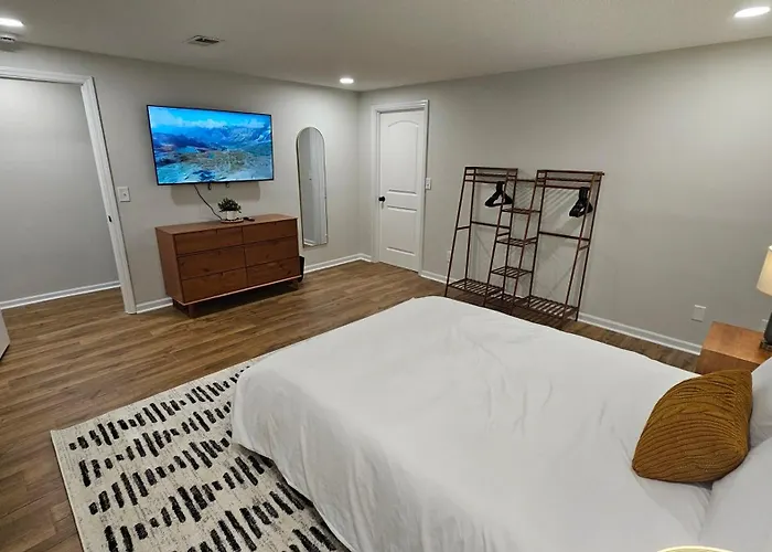 Holiday home North Townhouse - Central, Updated, Fireplace *