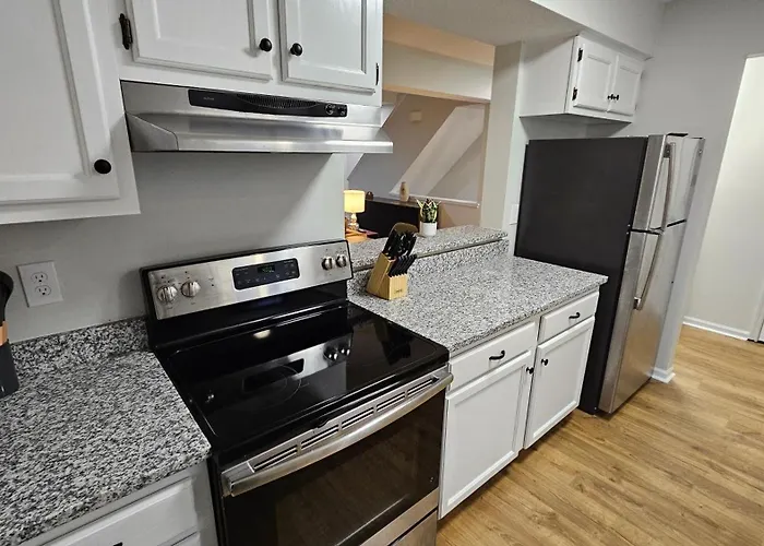 North Townhouse - Central, Updated, Fireplace Holiday home