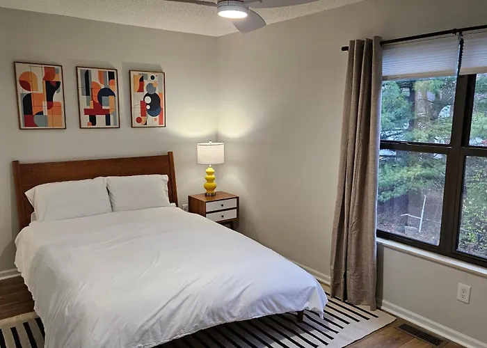 Holiday home North Townhouse - Central, Updated, Fireplace Columbus