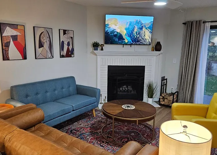 North Townhouse - Central, Updated, Fireplace