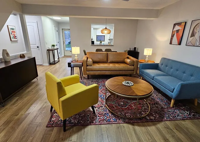 North Townhouse - Central, Updated, Fireplace