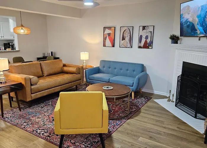 North Townhouse - Central, Updated, Fireplace Holiday home *