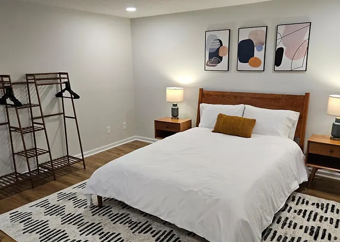North Townhouse - Central, Updated, Fireplace * Columbus